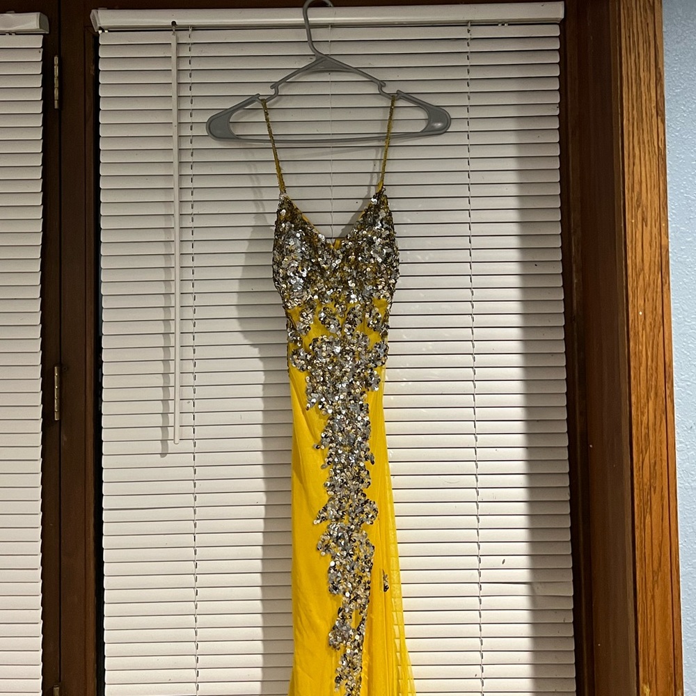 Yellow sequins dress
